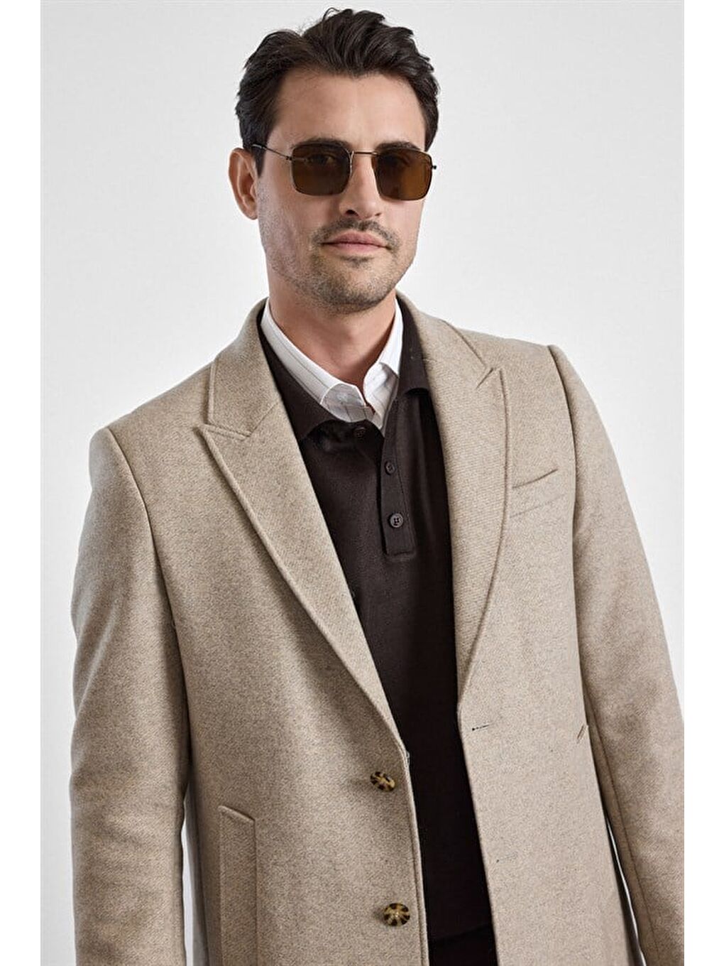 Bej Slim Sivri Yaka Düz Yan Cepli Düğmeli Dolgusuz Standart Kaban-1