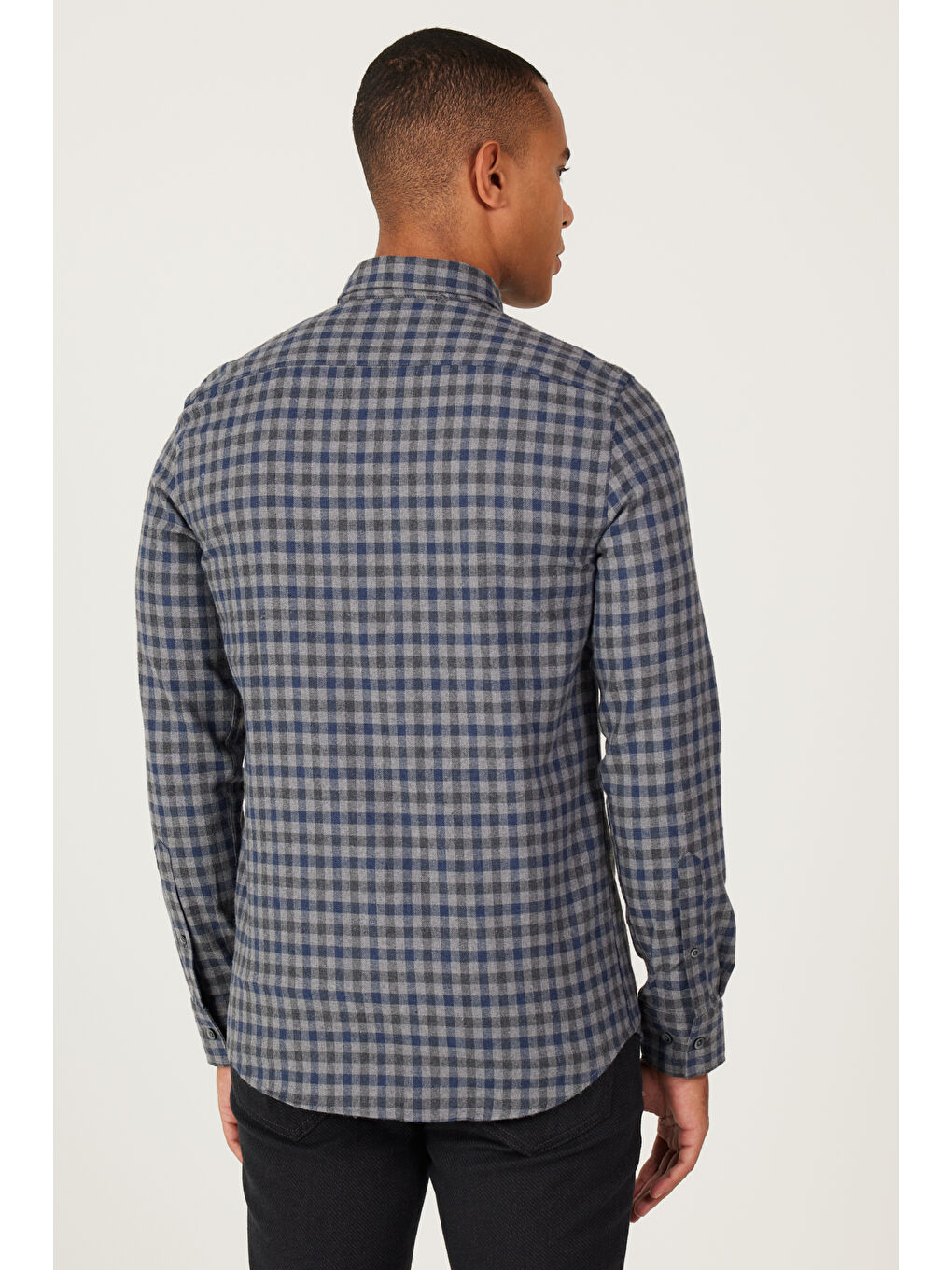 Erkek Lacivert Slim Fit Dar Kesim Gizli Düğme Yaka Kareli Kalın Tuşeli Kışlık Gömlek-4