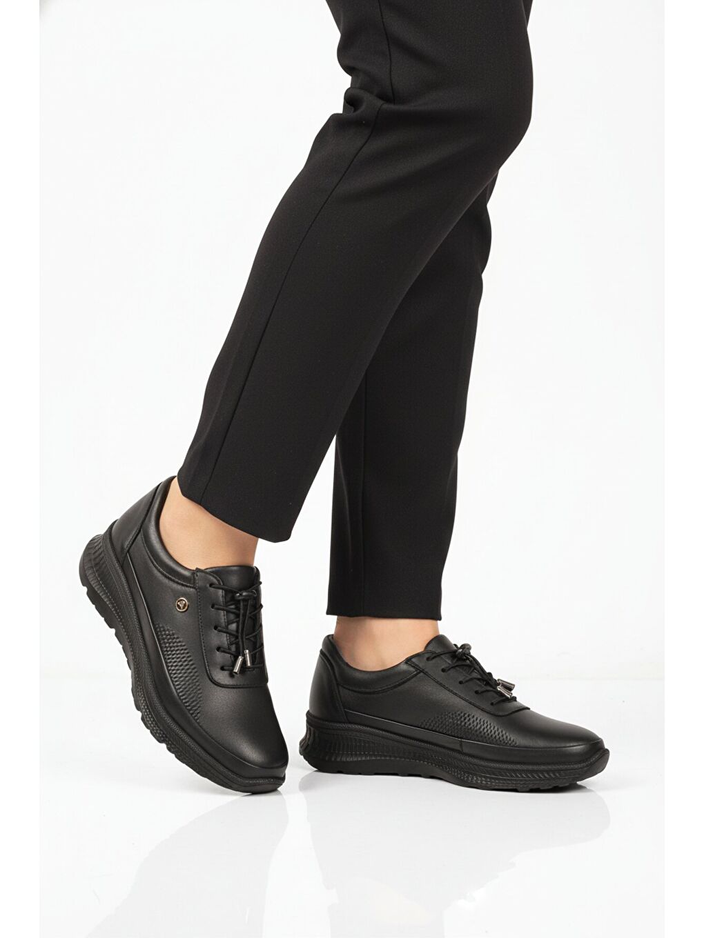 Siyah Hakiki Deri Ortopedik Kadın Casual Ayakkabı 690 Z