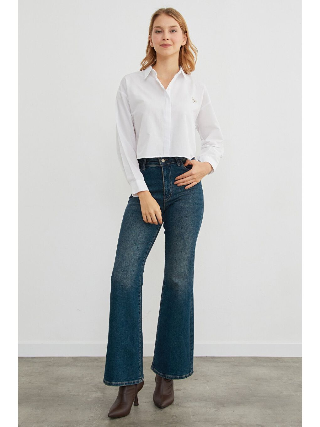 Beyaz Kelebek Aksesuarlı Crop Gömlek-1