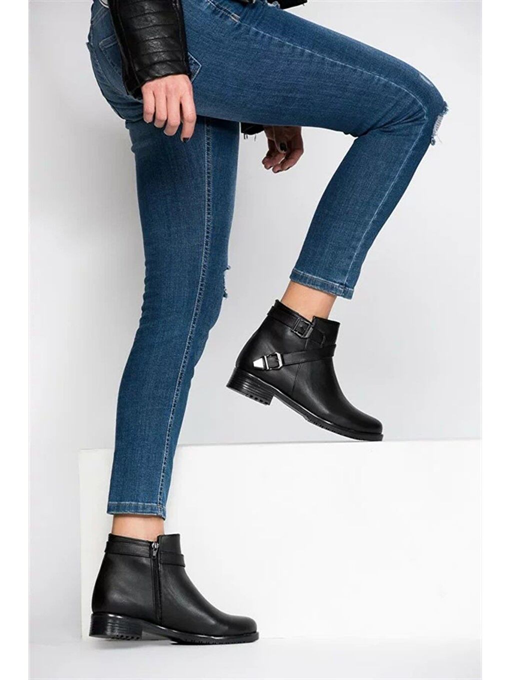 Siyah Kadın Bot A726193409