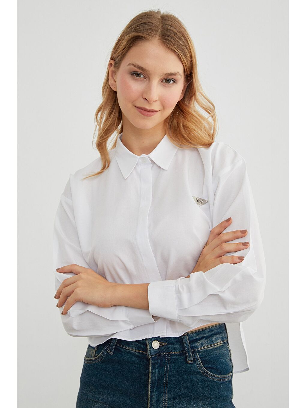 Beyaz Kelebek Aksesuarlı Crop Gömlek-3