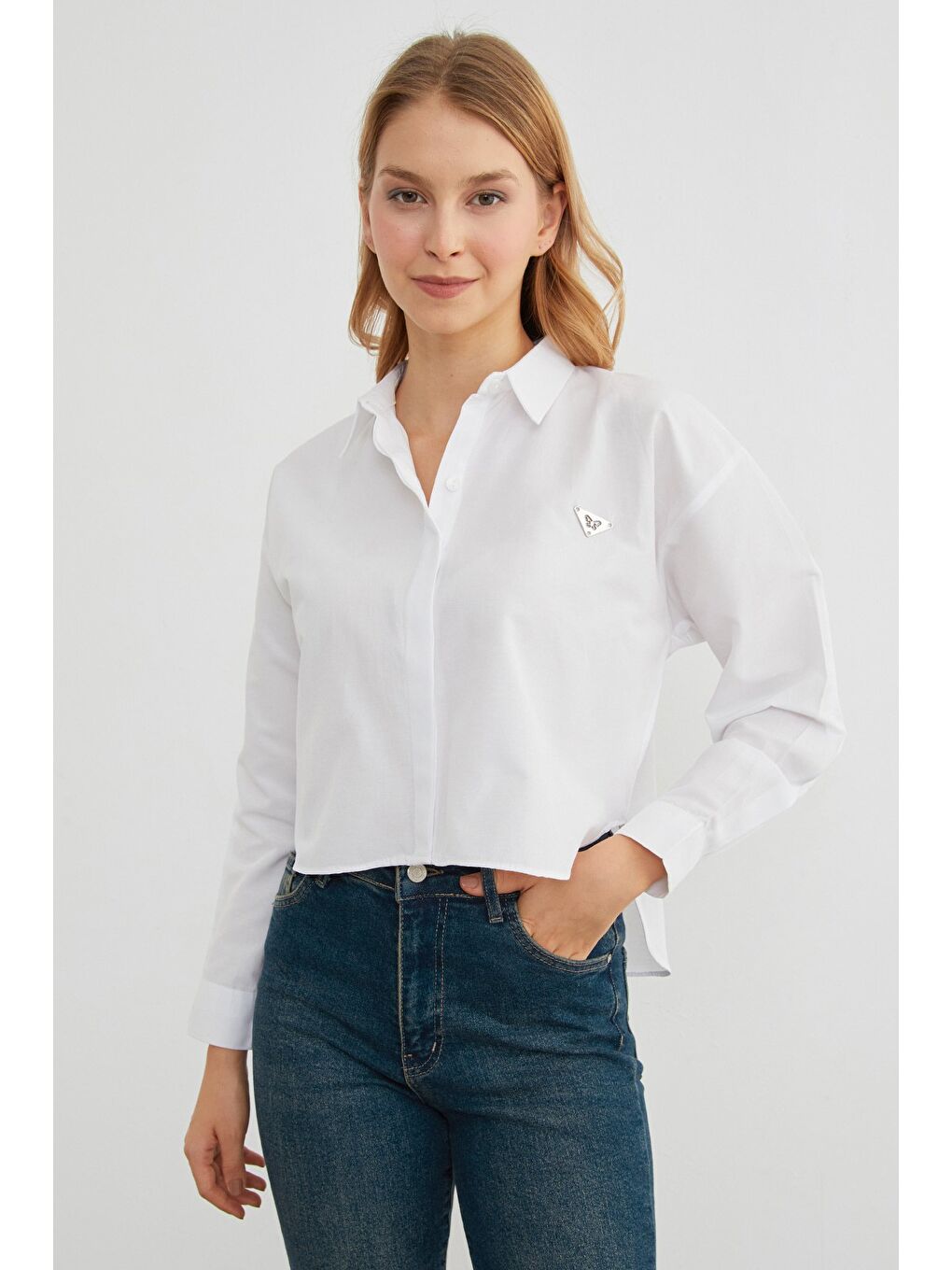 Beyaz Kelebek Aksesuarlı Crop Gömlek-4