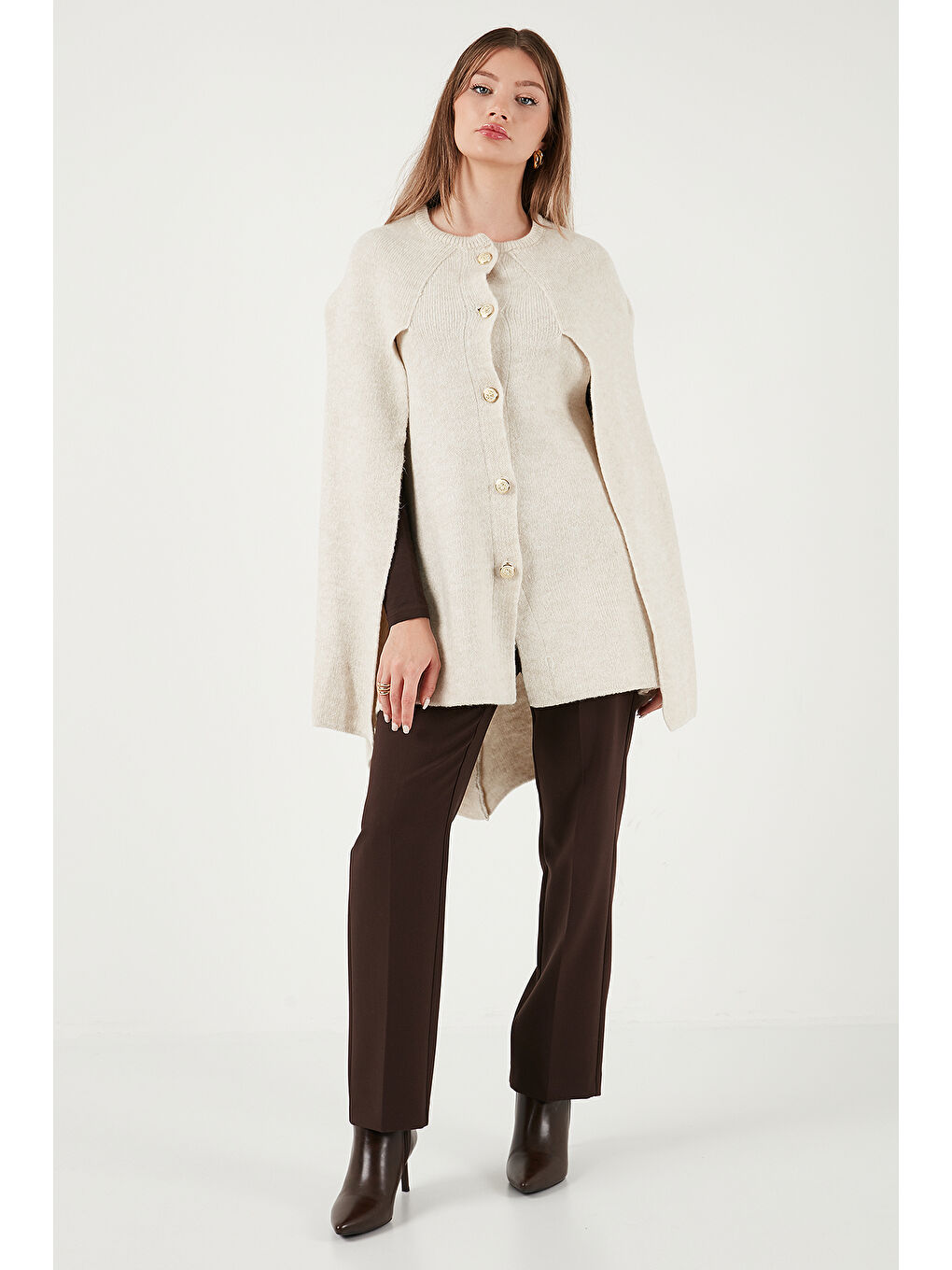 Bej Oversize Fit Bisiklet Yaka Pelerin Kol Düğmeli Kadın Panço 4617015-1