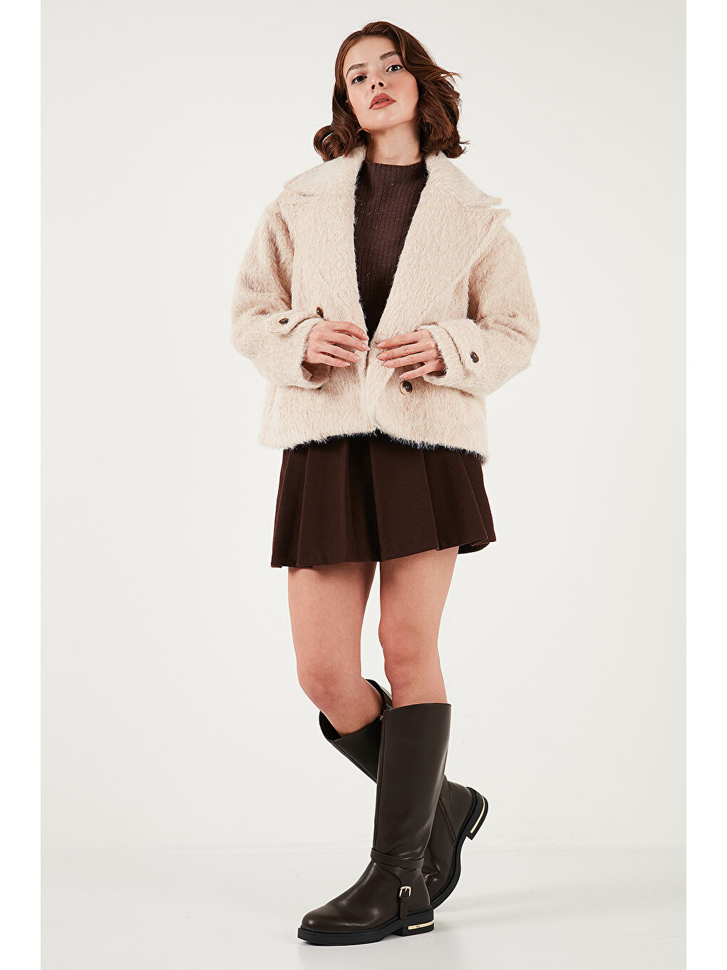 Bej Oversize Kruvaze Yaka Yumuşak Tüylü Düğmeli Astarlı Mont 6839659-1