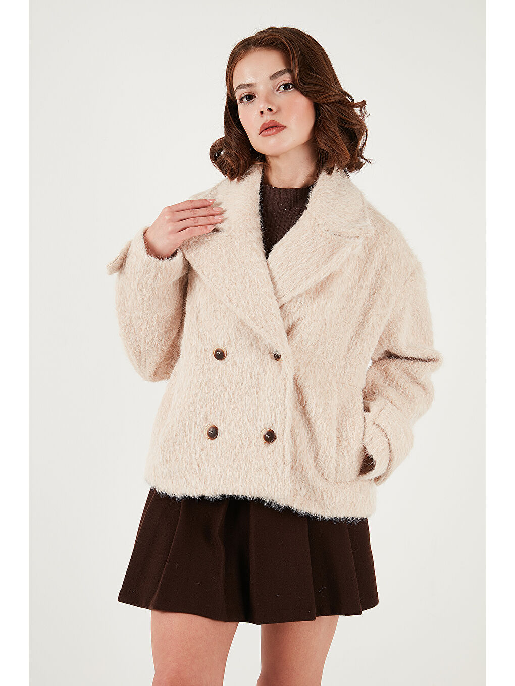 Bej Oversize Kruvaze Yaka Yumuşak Tüylü Düğmeli Astarlı Mont 6839659-2