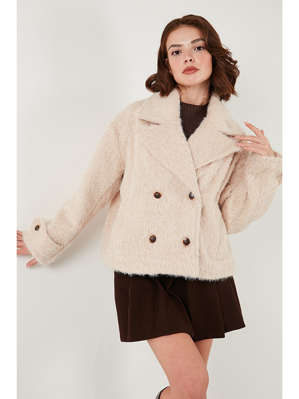 Bej Oversize Kruvaze Yaka Yumuşak Tüylü Düğmeli Astarlı Mont 6839659-3