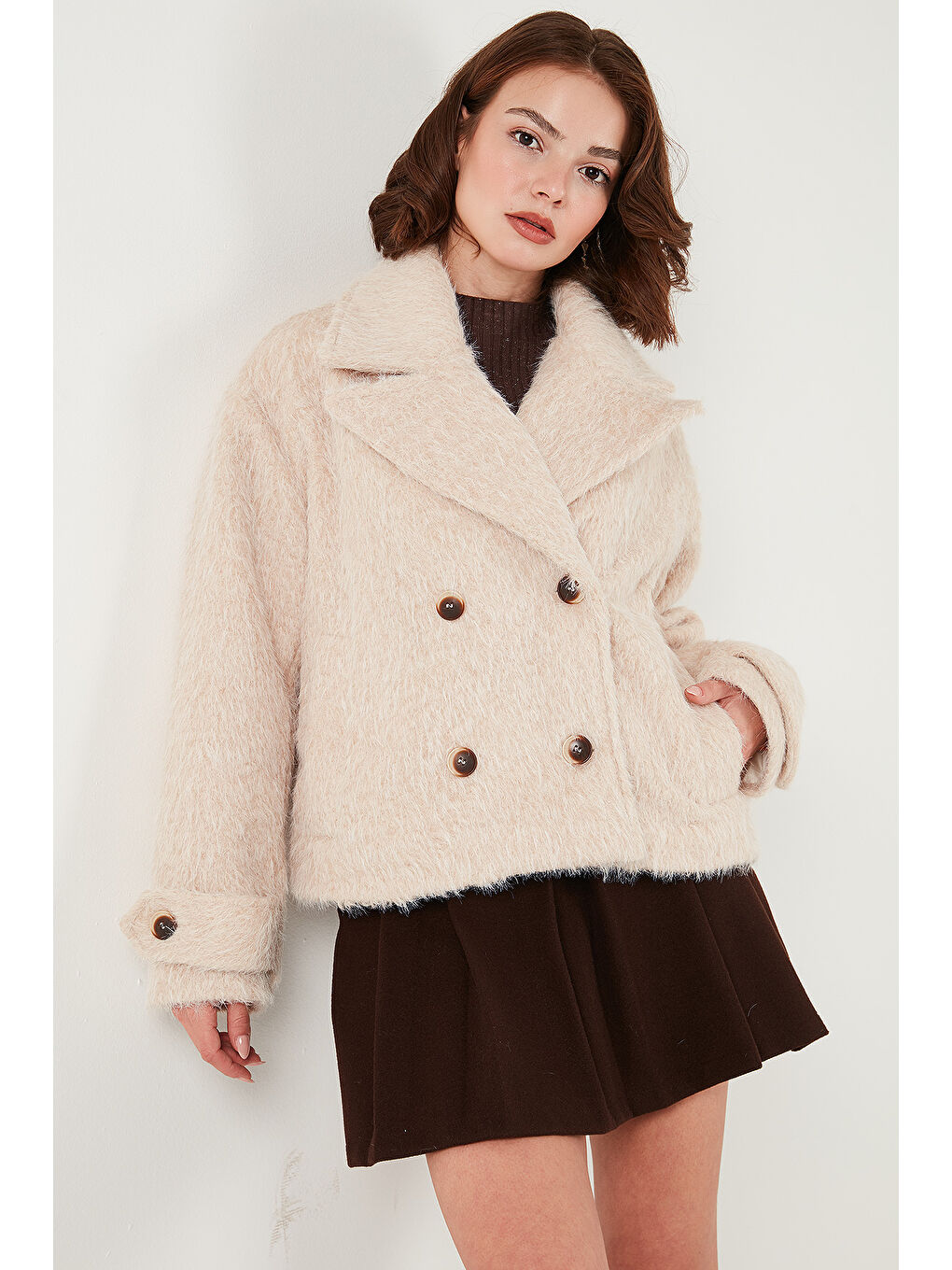 Bej Oversize Kruvaze Yaka Yumuşak Tüylü Düğmeli Astarlı Mont 6839659-4