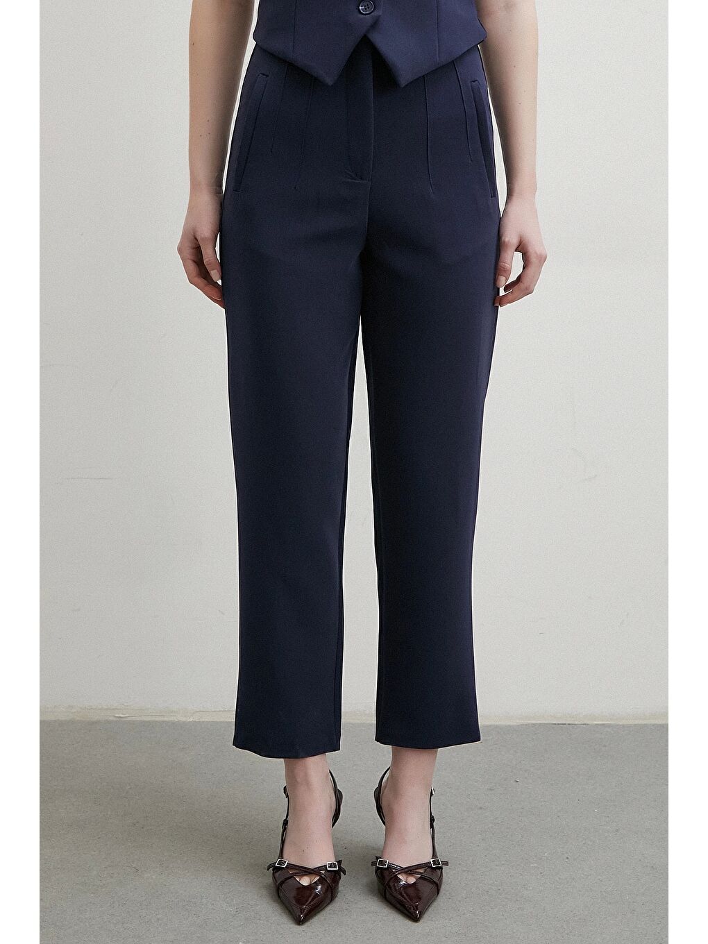 Önü Pensli Skinny Kumaş Pantolon Lacivert-3