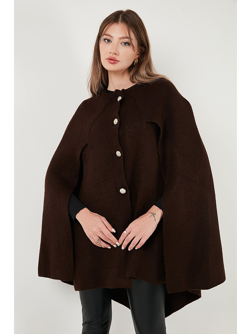 Kahverengi Oversize Fit Bisiklet Yaka Pelerin Kol Düğmeli Kadın Panço 4617015