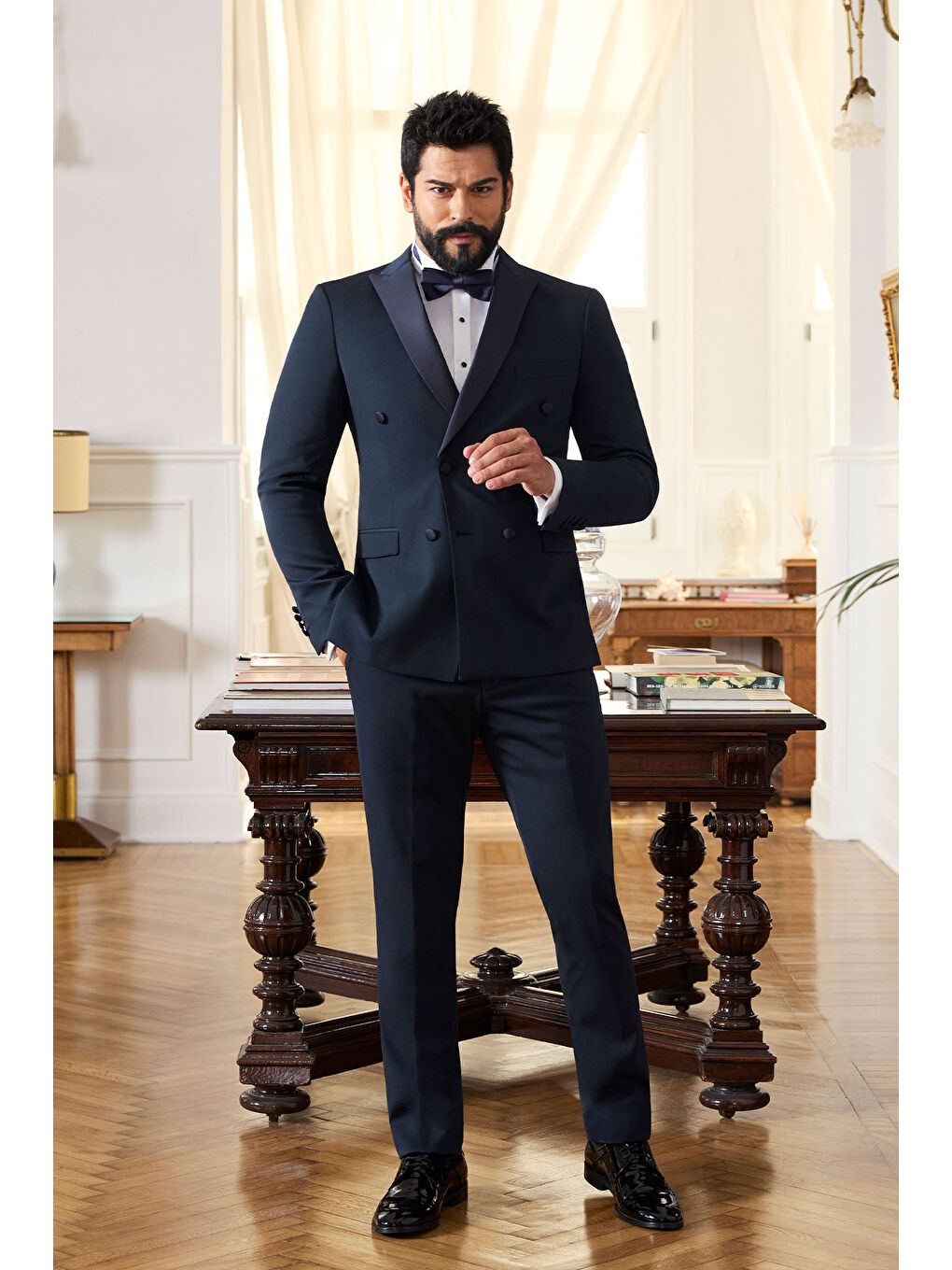 Erkek Lacivert Slim Fit Dar Kesim Kırlangıç Yaka Desenli Kruvaze Smokin Takım