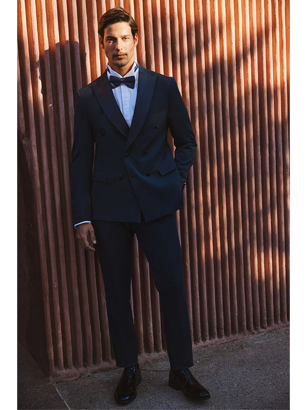 Erkek Lacivert Slim Fit Dar Kesim Kırlangıç Yaka Desenli Kruvaze Smokin Takım-2