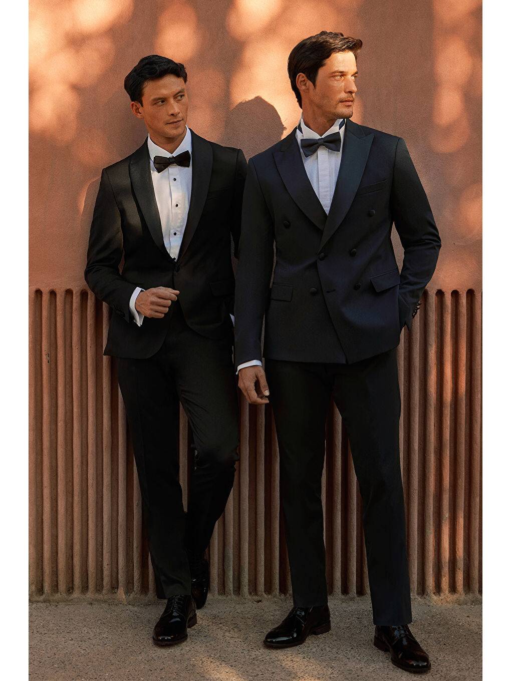 Erkek Lacivert Slim Fit Dar Kesim Kırlangıç Yaka Desenli Kruvaze Smokin Takım-3