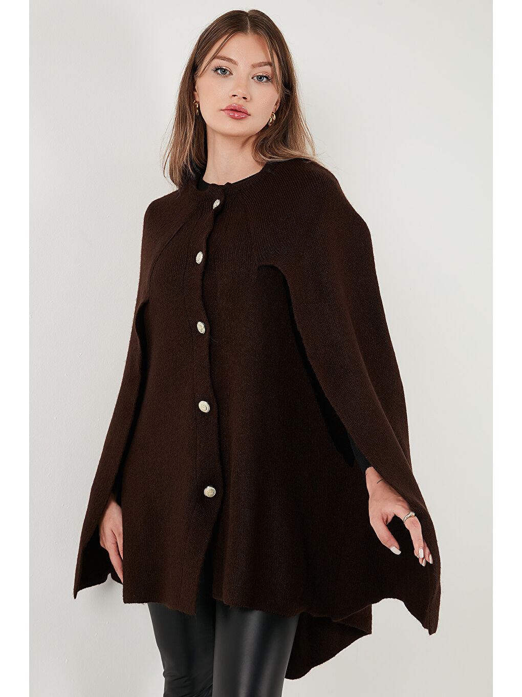 Kahverengi Oversize Fit Bisiklet Yaka Pelerin Kol Düğmeli Kadın Panço 4617015-4
