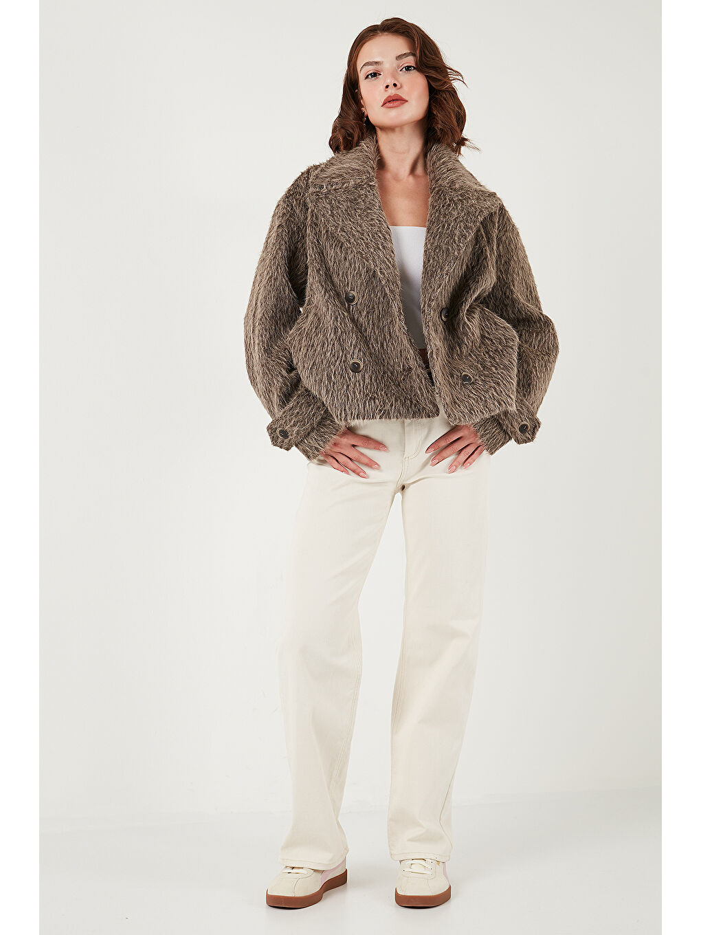 Kahverengi Oversize Kruvaze Yaka Yumuşak Tüylü Düğmeli Astarlı Mont 6839659-1