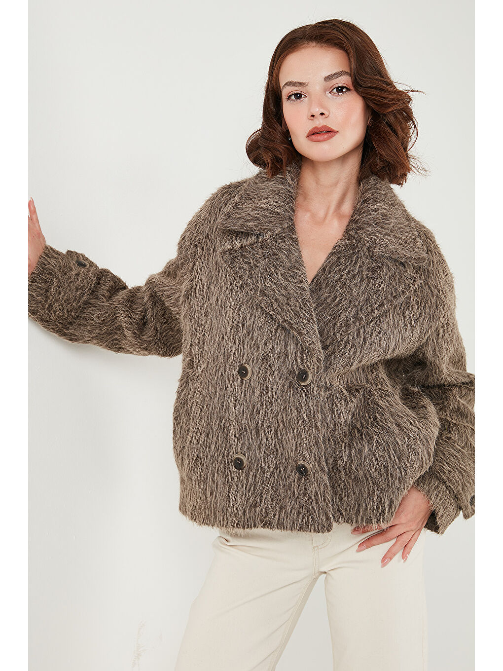 Kahverengi Oversize Kruvaze Yaka Yumuşak Tüylü Düğmeli Astarlı Mont 6839659-2