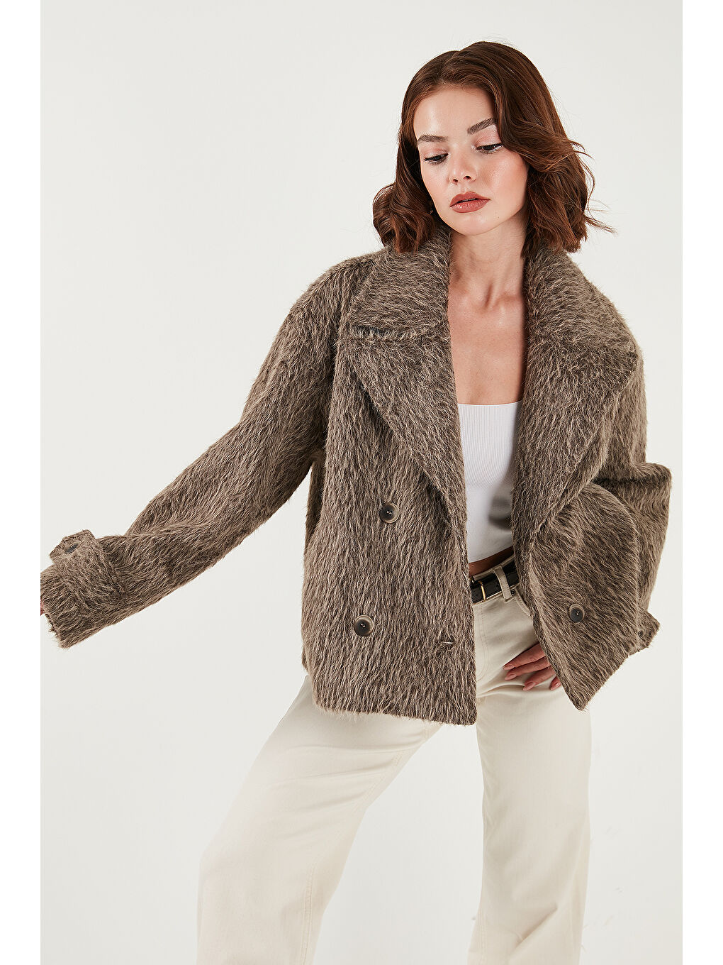 Kahverengi Oversize Kruvaze Yaka Yumuşak Tüylü Düğmeli Astarlı Mont 6839659-3