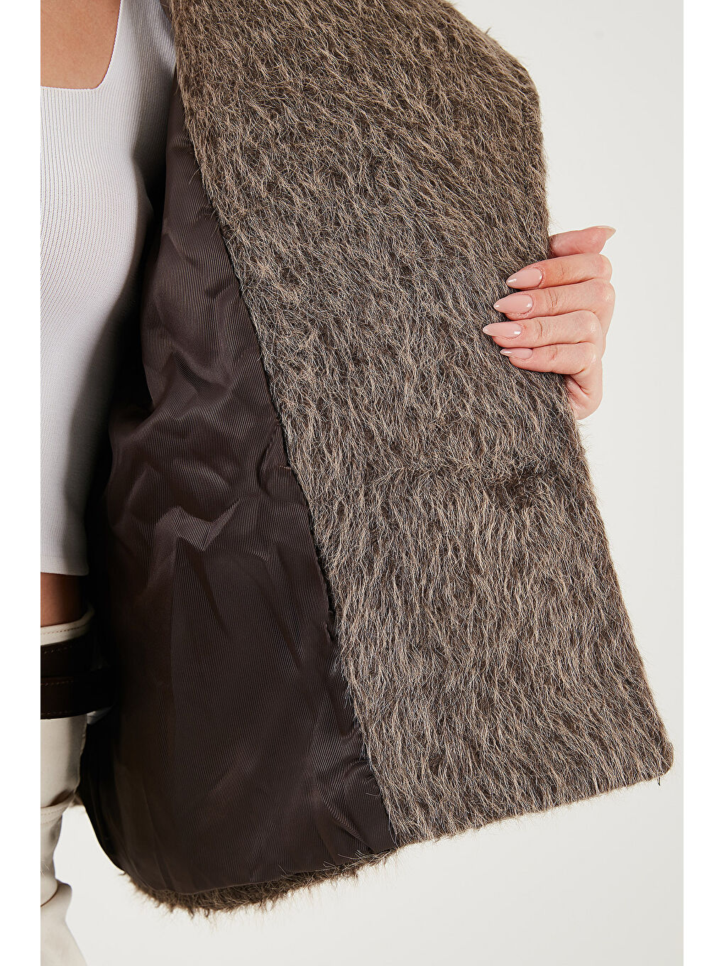 Kahverengi Oversize Kruvaze Yaka Yumuşak Tüylü Düğmeli Astarlı Mont 6839659-5