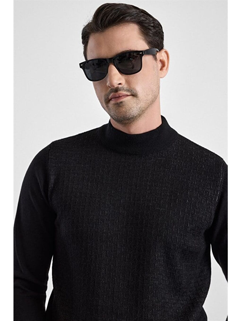 Siyah Regular Yarım Balıkçı Yaka Kazak-1