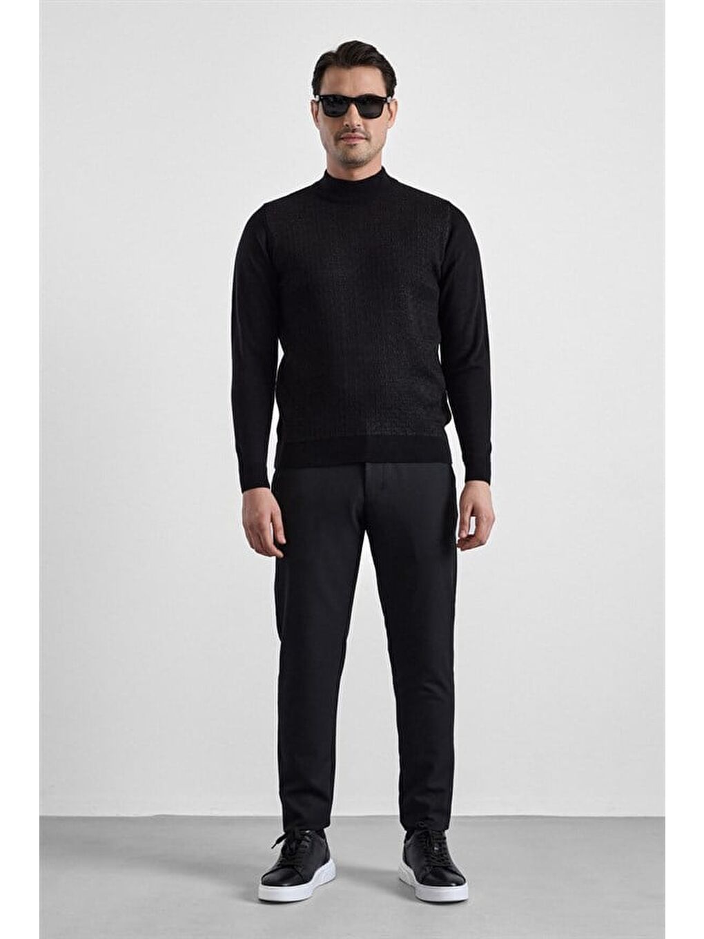 Siyah Regular Yarım Balıkçı Yaka Kazak-3