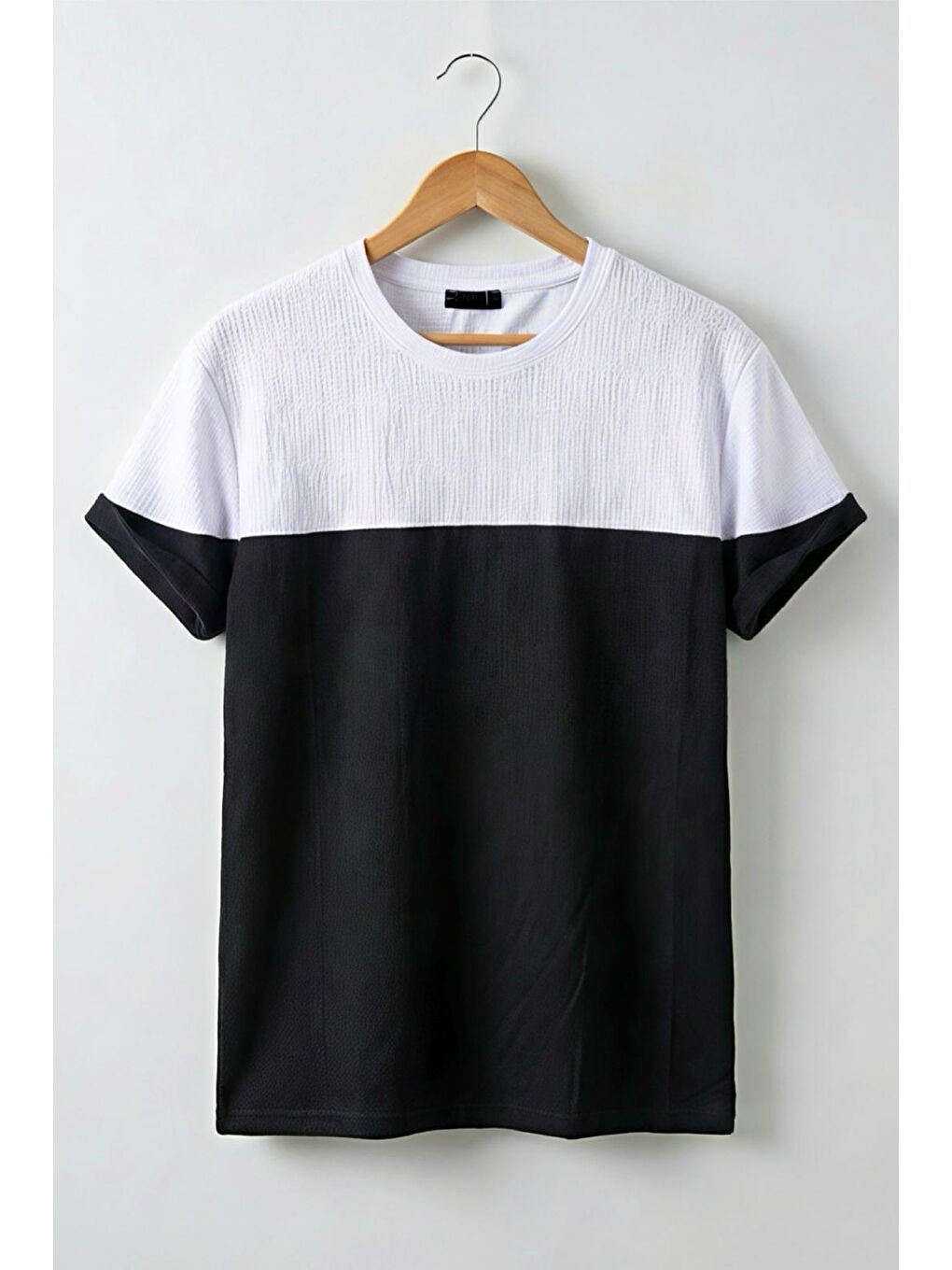 Siyah Reka Jakar Dokulu Panel Detaylı Slim Fit Bisiklet Erkek Yaka Tişört