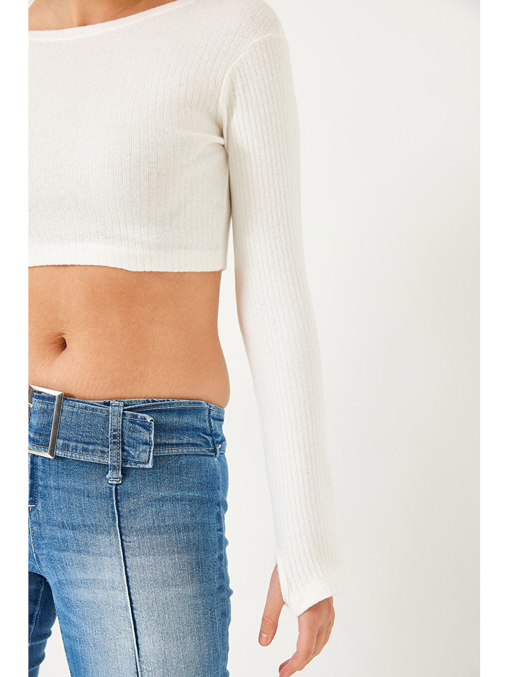 Beyaz Kadın Parmak Geçirmeli Fitilli Bluz-4