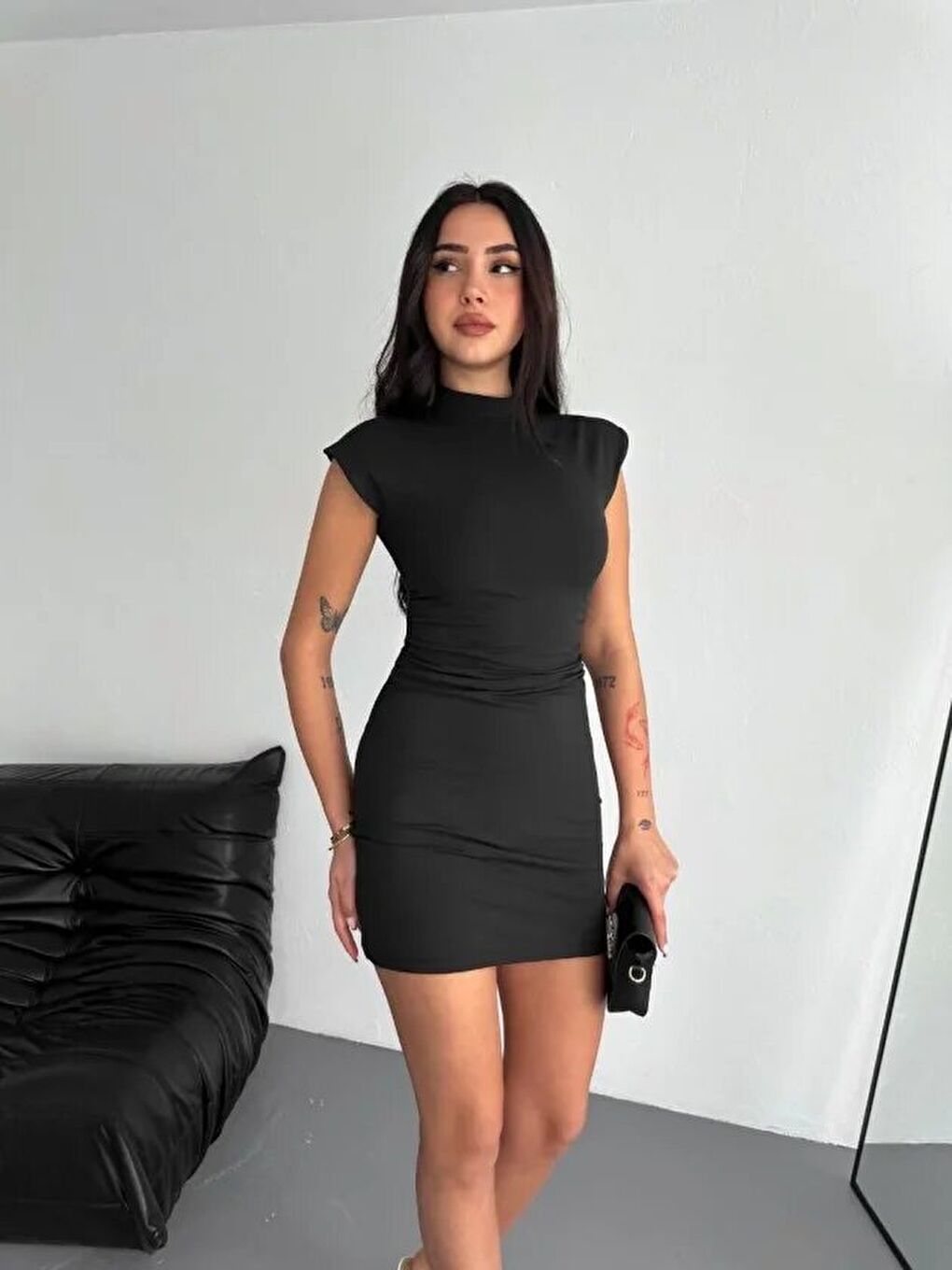 Mini Elbise Yarım Balıkçı Yaka Vücuda Oturan Günlük Elbise - Siyah