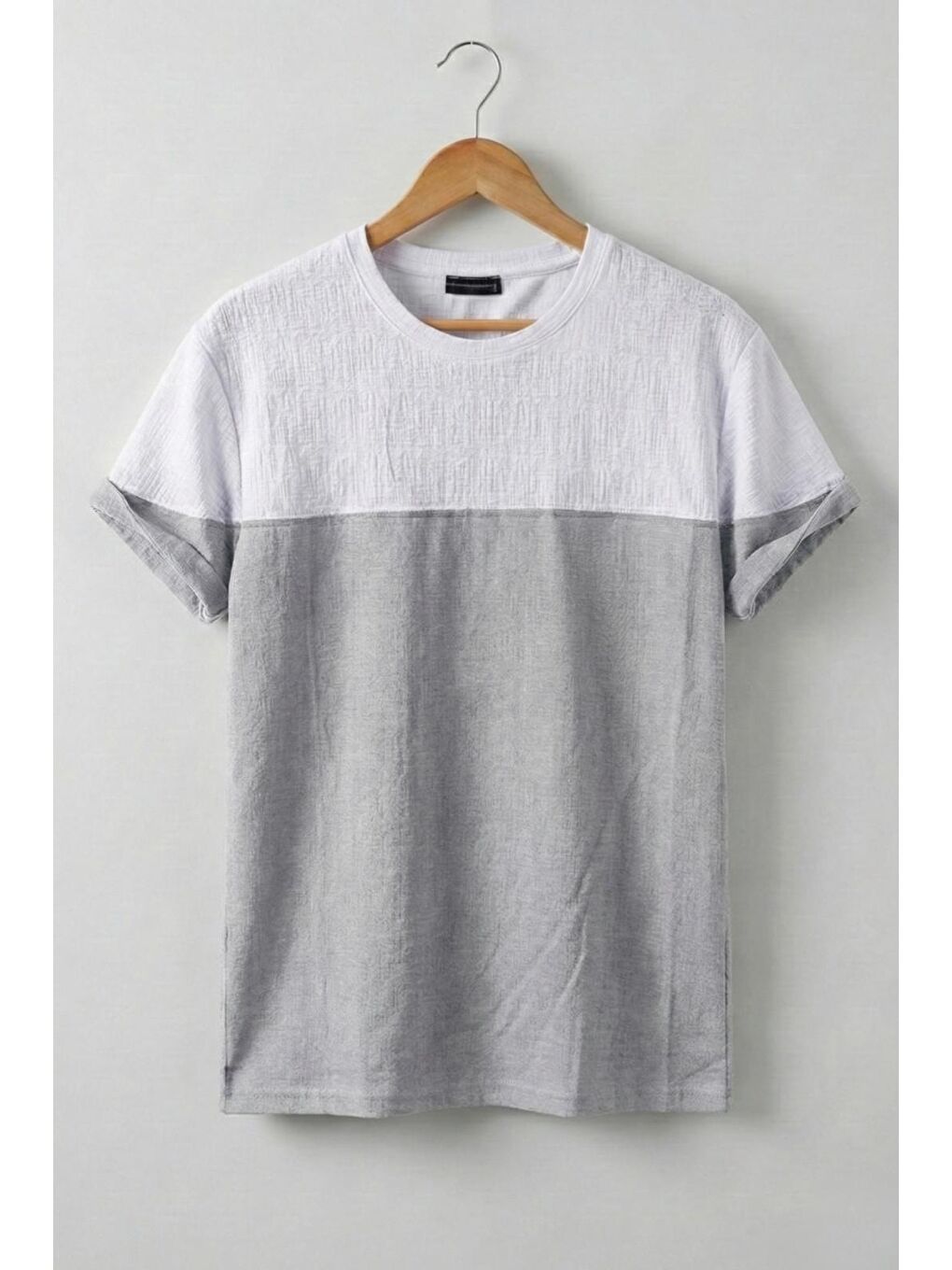 Gri Reka Jakar Dokulu Panel Detaylı Slim Fit Bisiklet Erkek Yaka Tişört