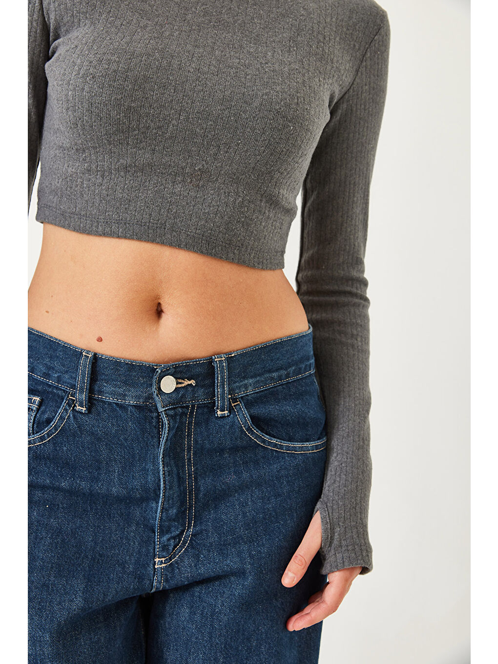 Antrasit Kadın Parmak Geçirmeli Fitilli Bluz-4