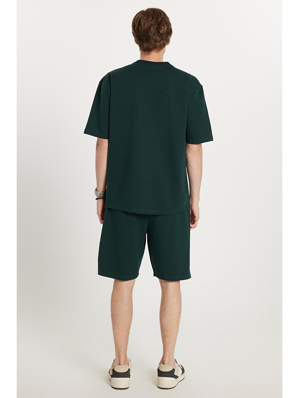 Erkek Standart Fit Normal Kesim Pamuklu Bisiklet Yaka Beli Bağcıklı Yeşil Şort Takım-4