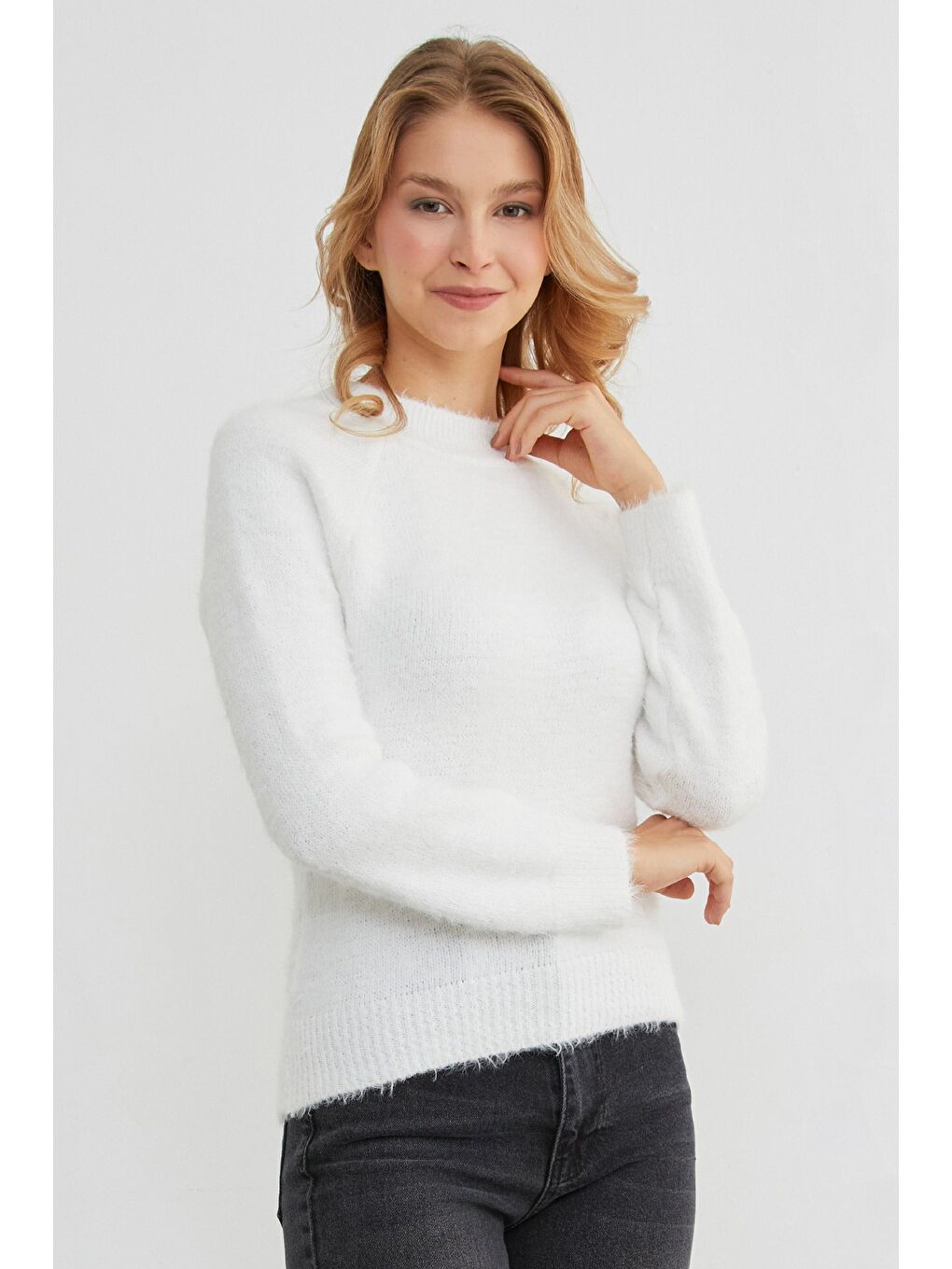 Beyaz Dik Yaka Sakallı Kazak-3