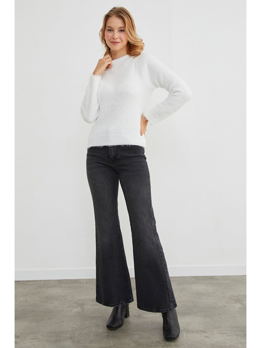 Beyaz Dik Yaka Sakallı Kazak-4