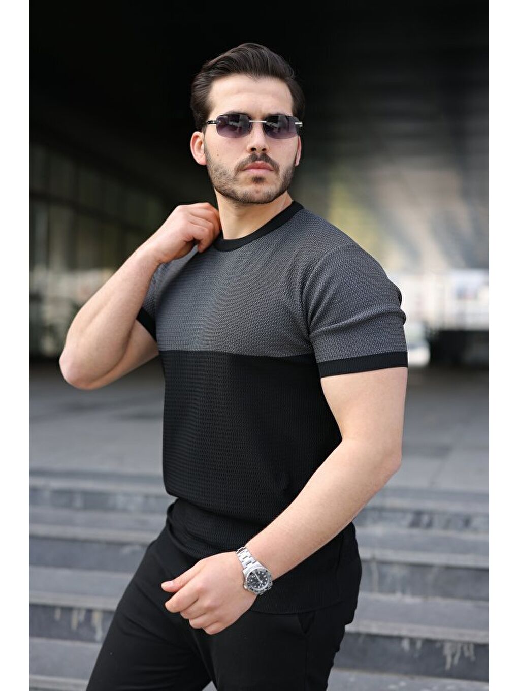 Siyah Erkek Renk Bloklu Bisiklet Yaka Kısa Kollu Triko Tişört-1