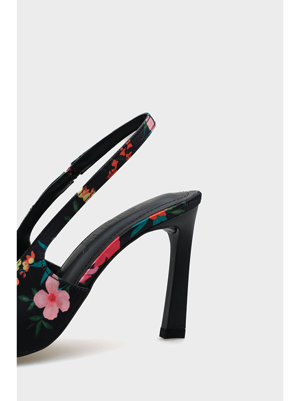 Siyah Rebeca Arkası Açık Sivri Burunlu Yüksek Topuklu Çiçek Desenli Kadın Ayakkabı-3