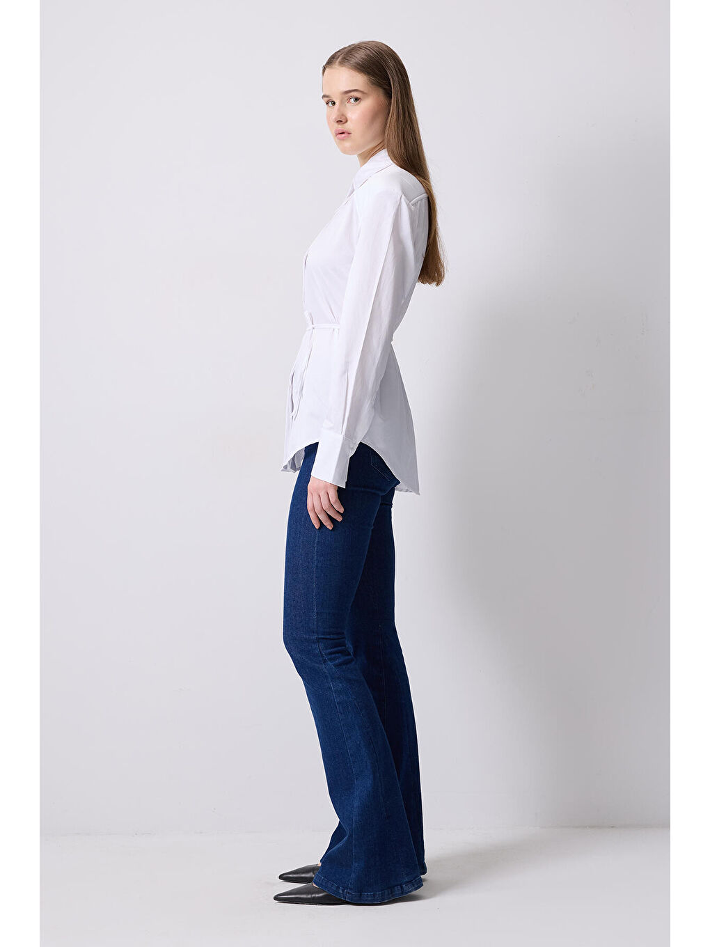 Beyaz Biye Kemerli Vatkalı Gömlek-2