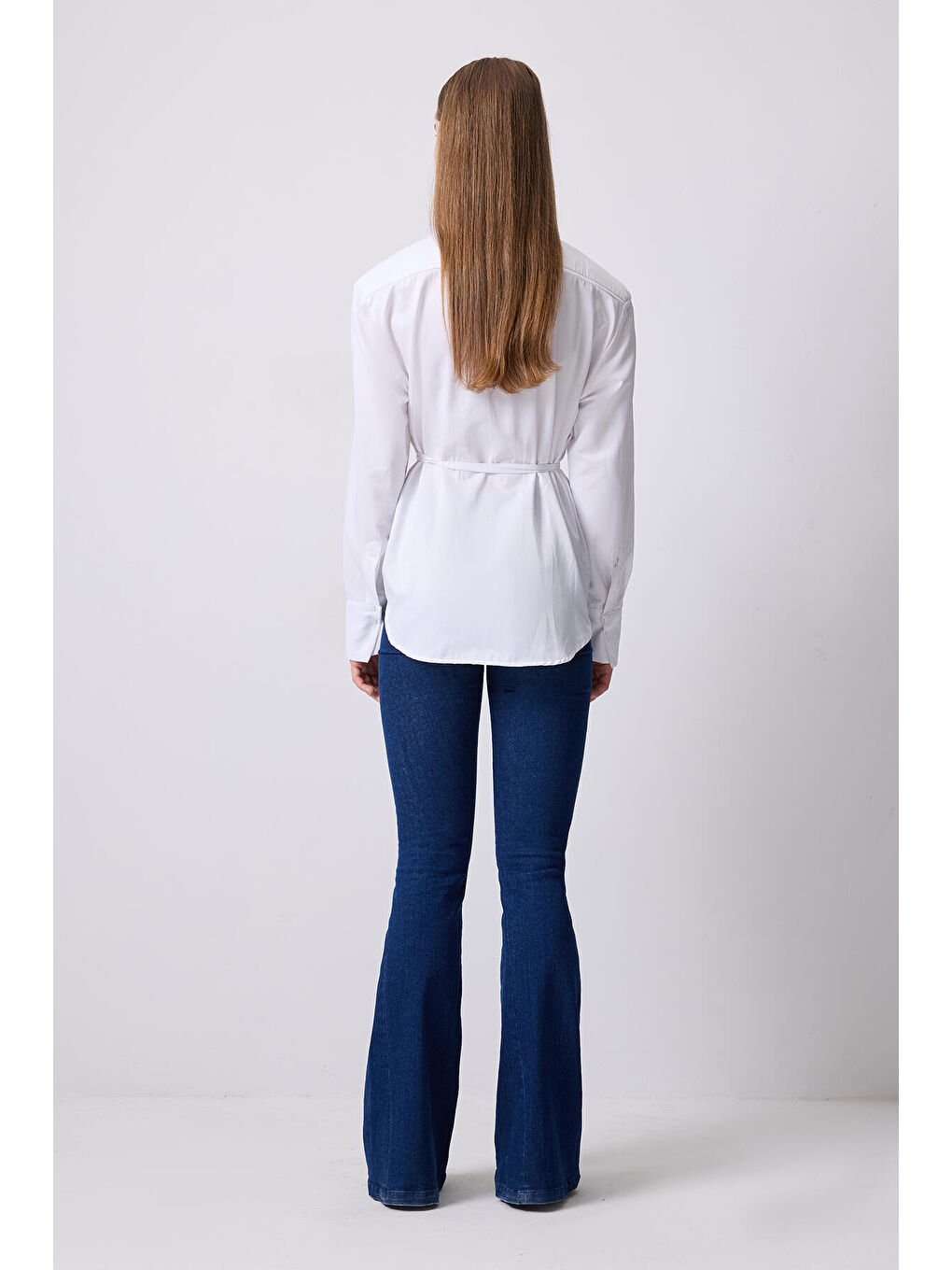 Beyaz Biye Kemerli Vatkalı Gömlek-3