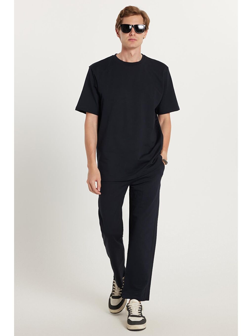 Siyah Erkek Standart Fit Normal Kesim Pamuklu Bisiklet Yaka Beli Bağcıklı Lacivert Eşofman Takımı