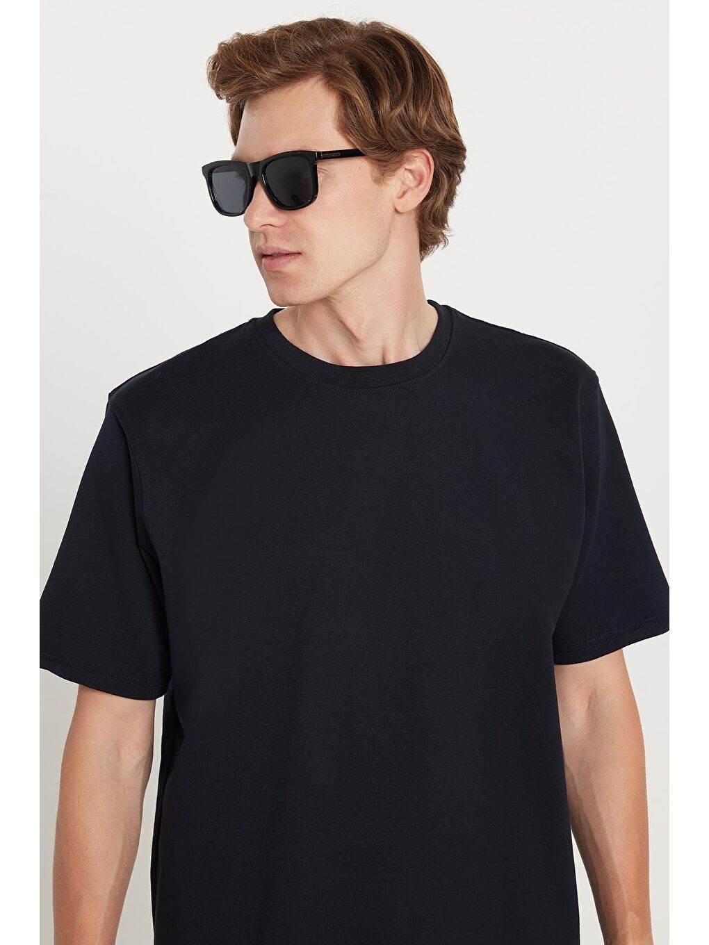 Siyah Erkek Standart Fit Normal Kesim Pamuklu Bisiklet Yaka Beli Bağcıklı Lacivert Eşofman Takımı-1