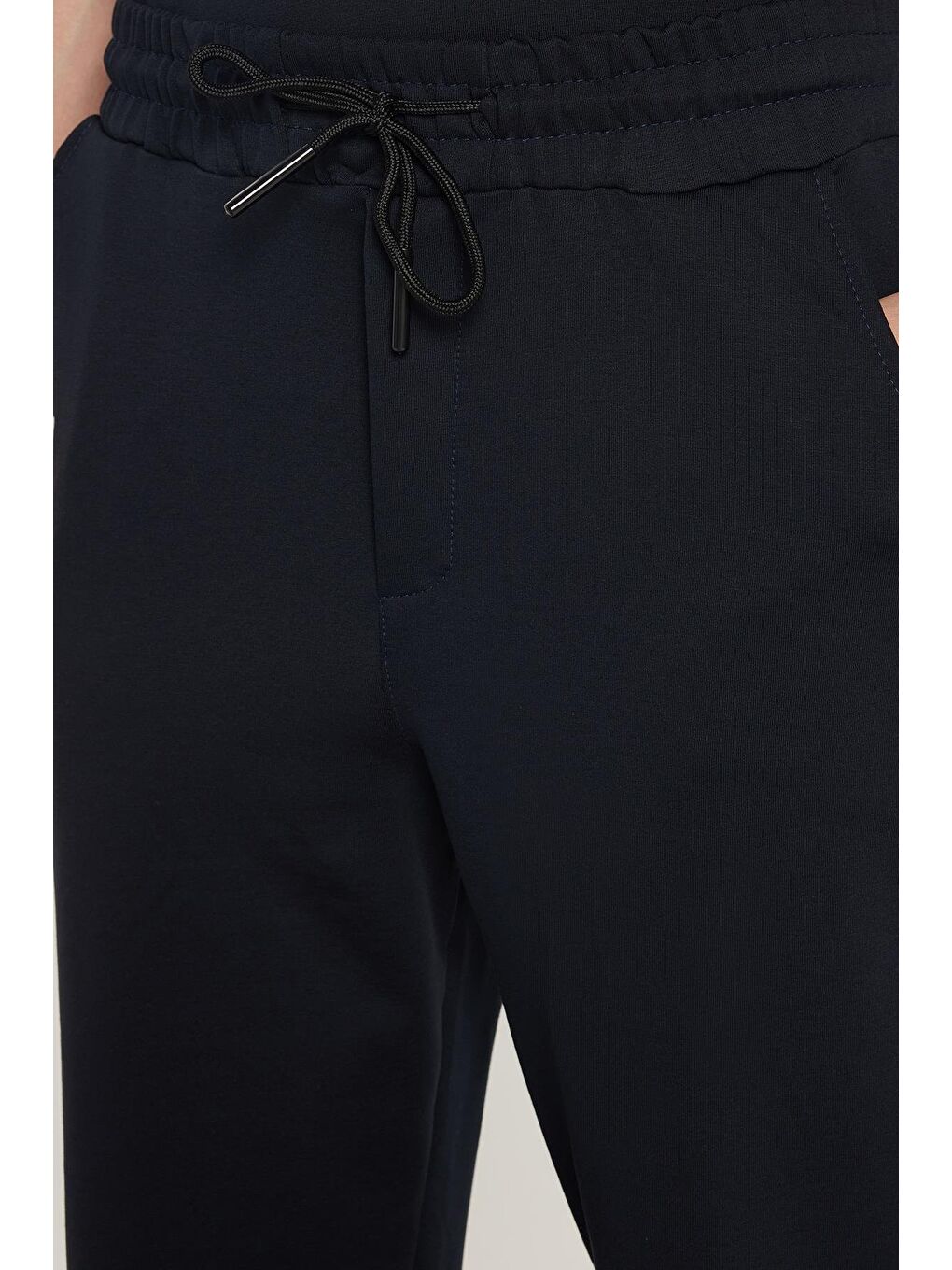 Siyah Erkek Standart Fit Normal Kesim Pamuklu Bisiklet Yaka Beli Bağcıklı Lacivert Eşofman Takımı-2