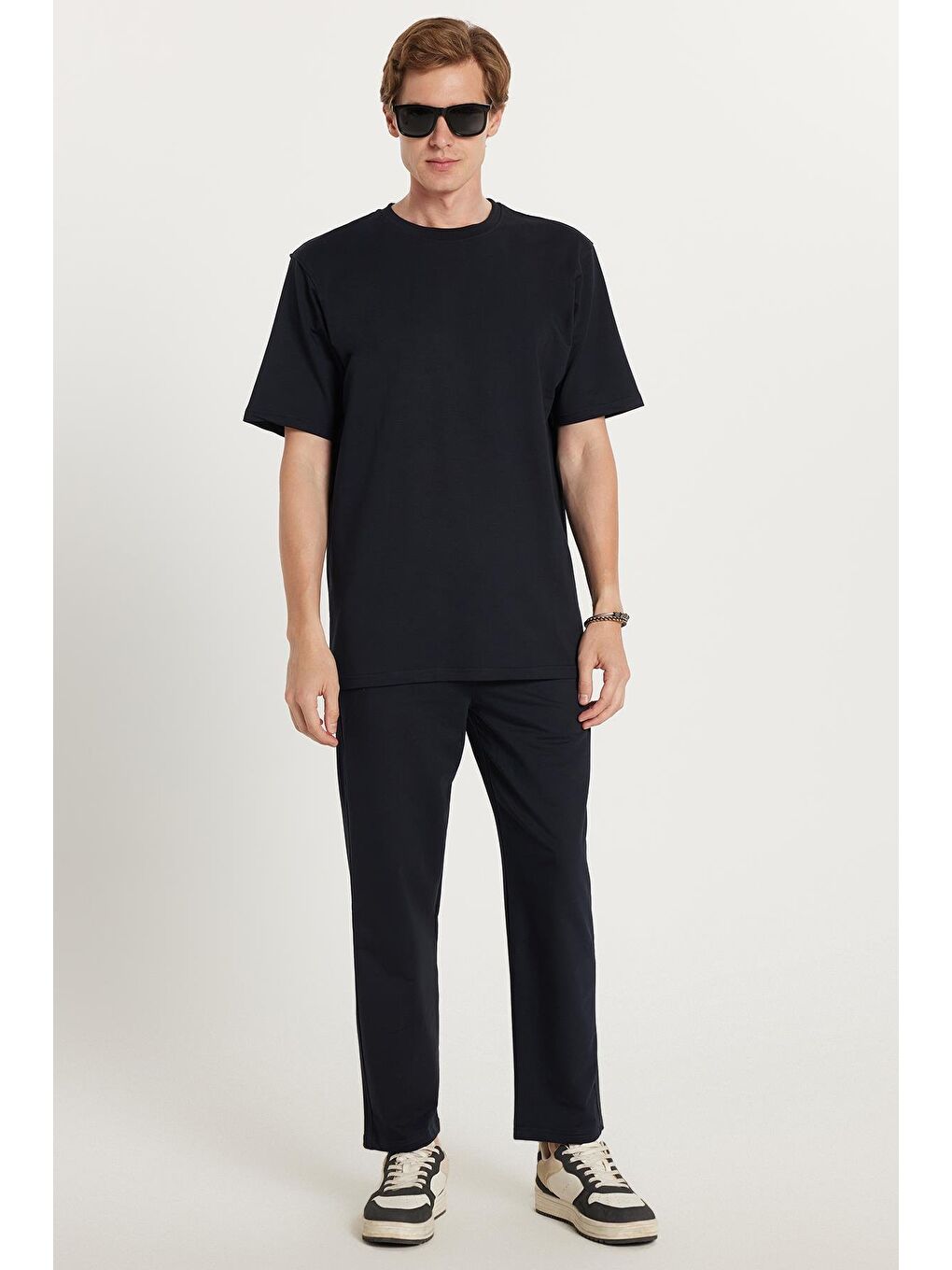 Siyah Erkek Standart Fit Normal Kesim Pamuklu Bisiklet Yaka Beli Bağcıklı Lacivert Eşofman Takımı-3