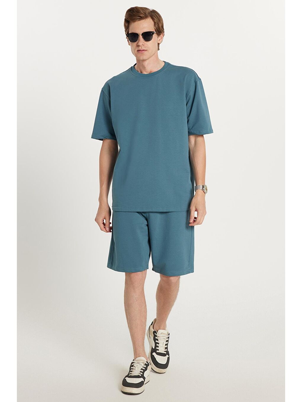 Petrol Erkek Standart Fit Normal Kesim Pamuklu Bisiklet Yaka Beli Bağcıklı İndigo Şort Takım