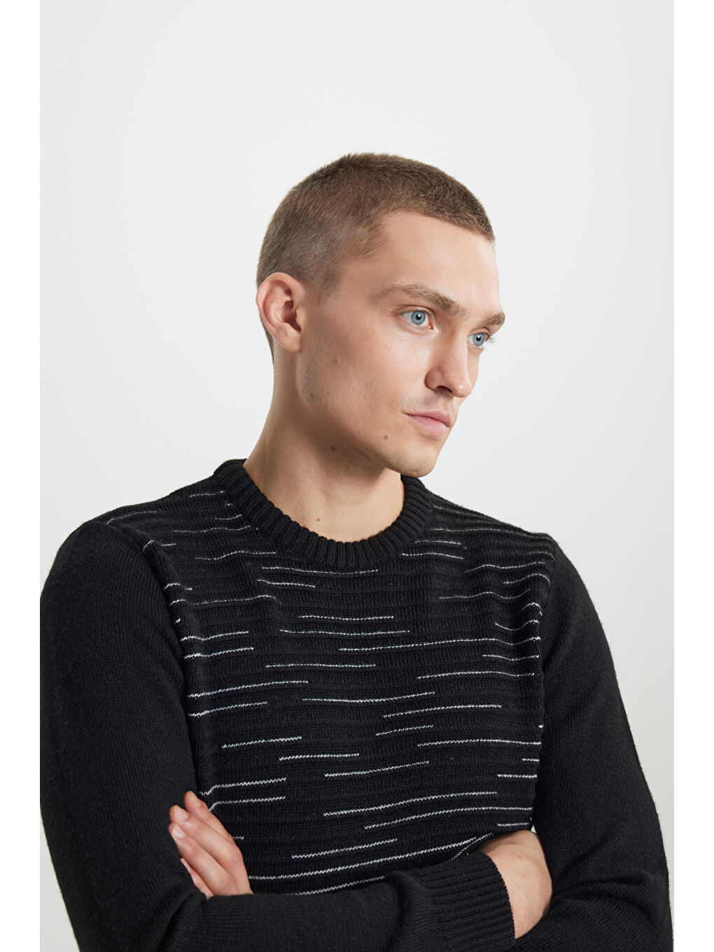 Erkek Siyah-Gri Melanj Standart Fit Normal Kesim Bisiklet Yaka Desenli Triko Kazak-4