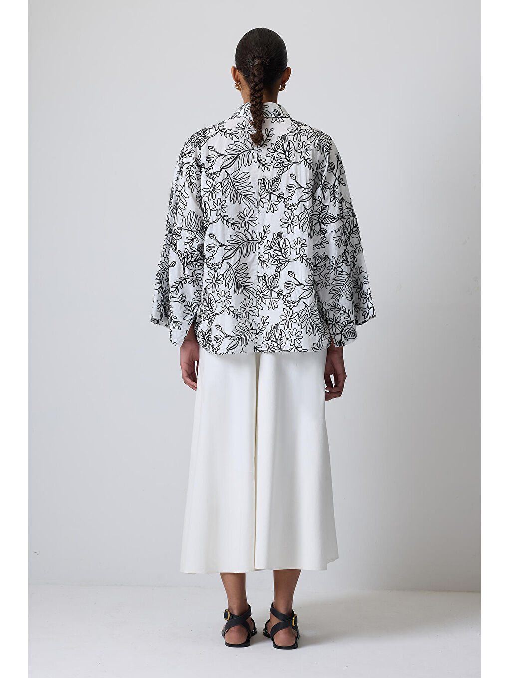 Siyah Nakış Detaylı Gömlek-3