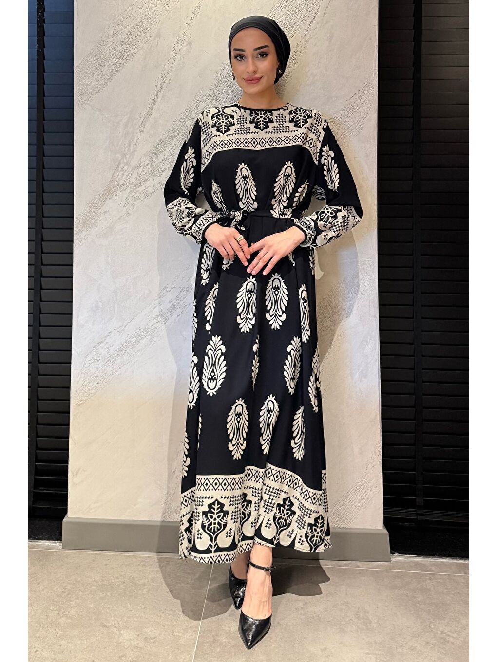 Siyah Kadın Bel Kuşaklı Desenli Büyük Beden Tesettür Viskon Elbise