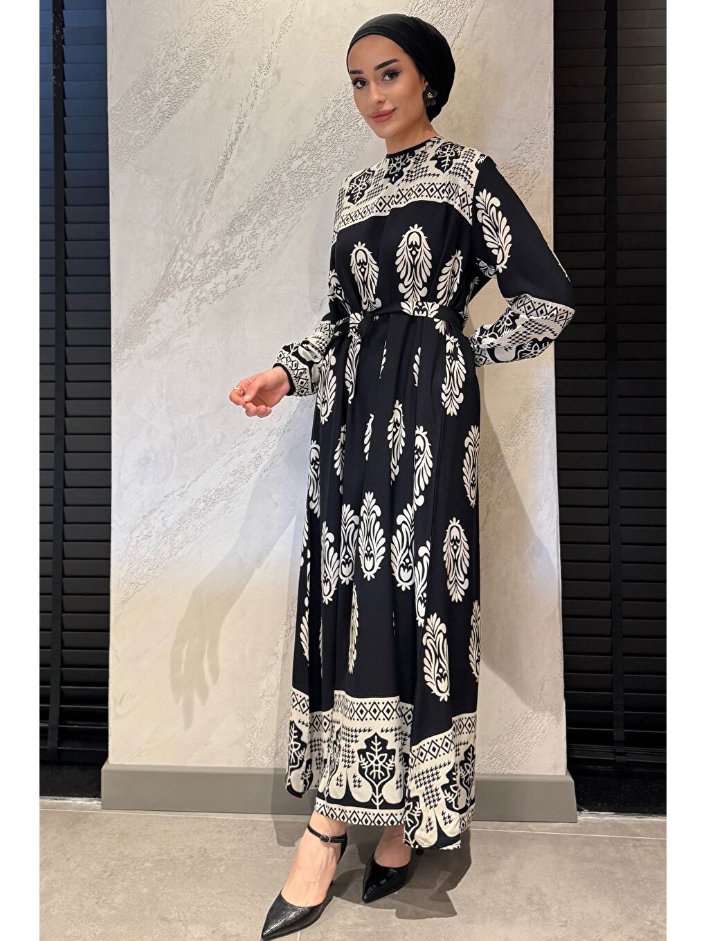 Siyah Kadın Bel Kuşaklı Desenli Büyük Beden Tesettür Viskon Elbise-3