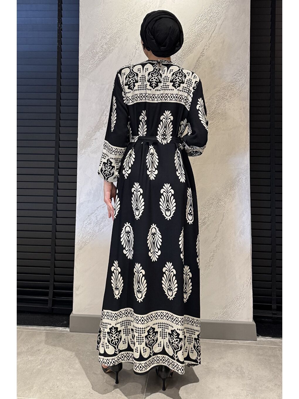Siyah Kadın Bel Kuşaklı Desenli Büyük Beden Tesettür Viskon Elbise-7