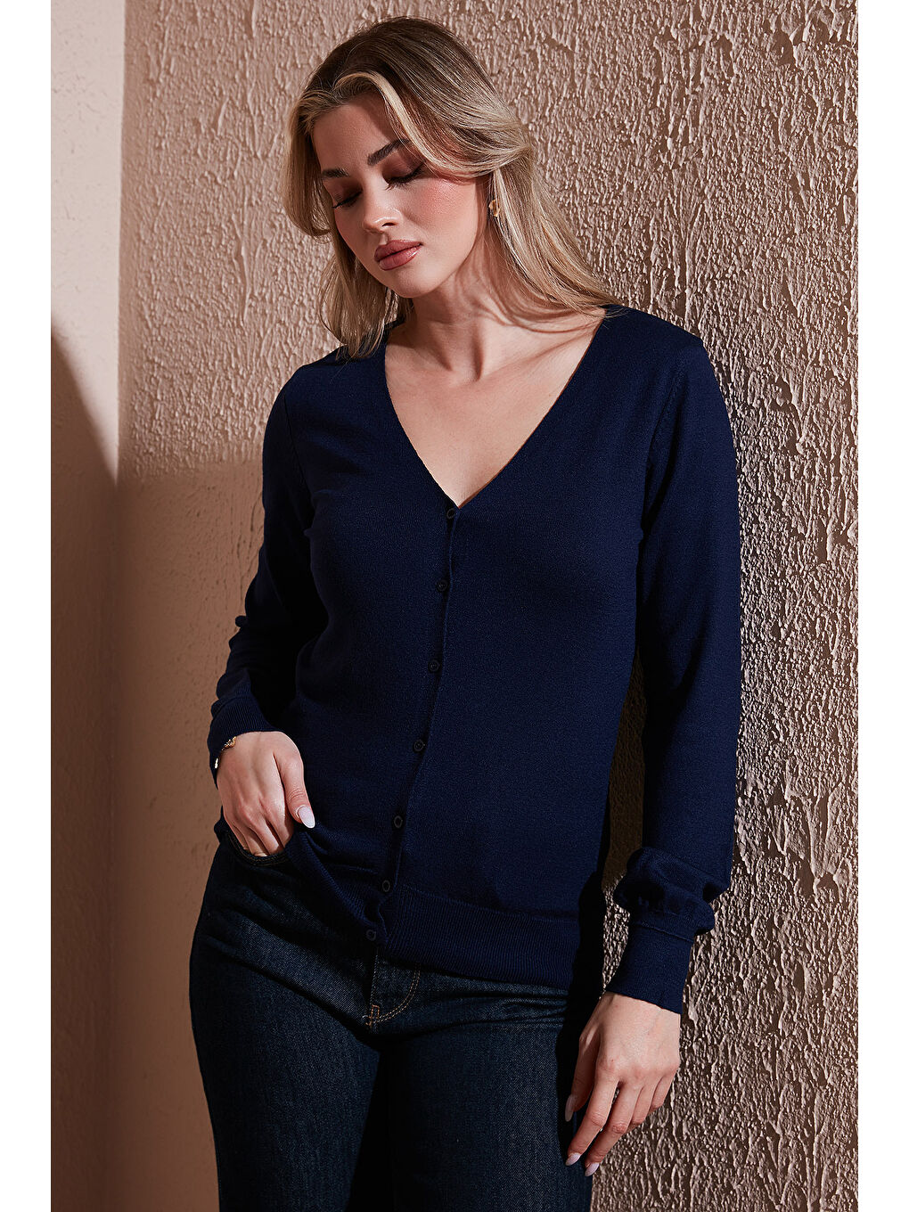 Lacivert Regular Fit V Yaka Düğmeli Hırka 25K0781K1-1