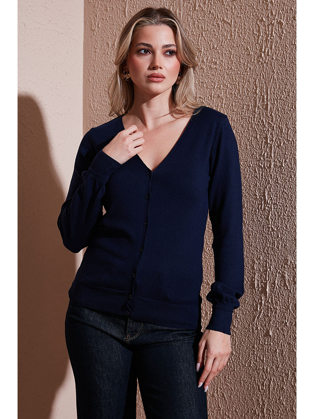 Lacivert Regular Fit V Yaka Düğmeli Hırka 25K0781K1-2