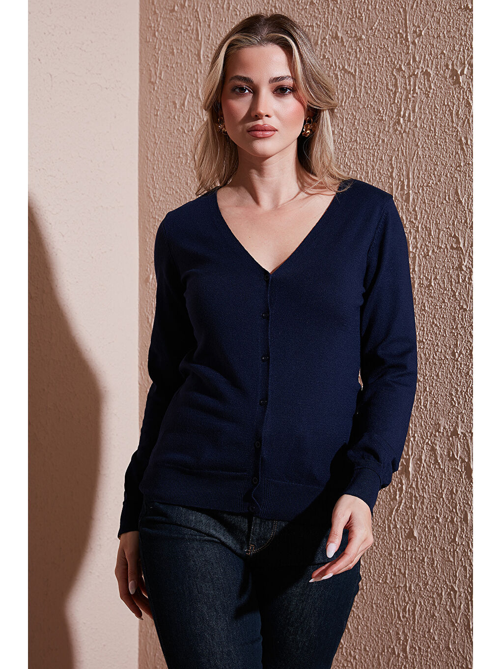 Lacivert Regular Fit V Yaka Düğmeli Hırka 25K0781K1-3