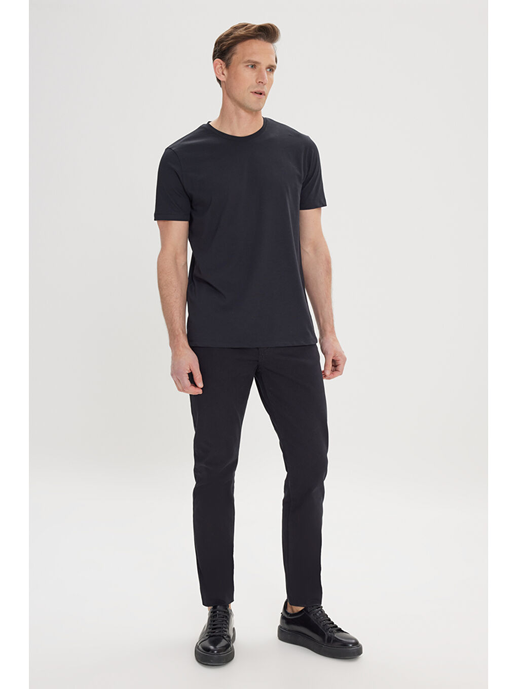 Erkek Siyah Slim Fit Dar Kesim Pamuklu Bisiklet Yaka Tişört-1